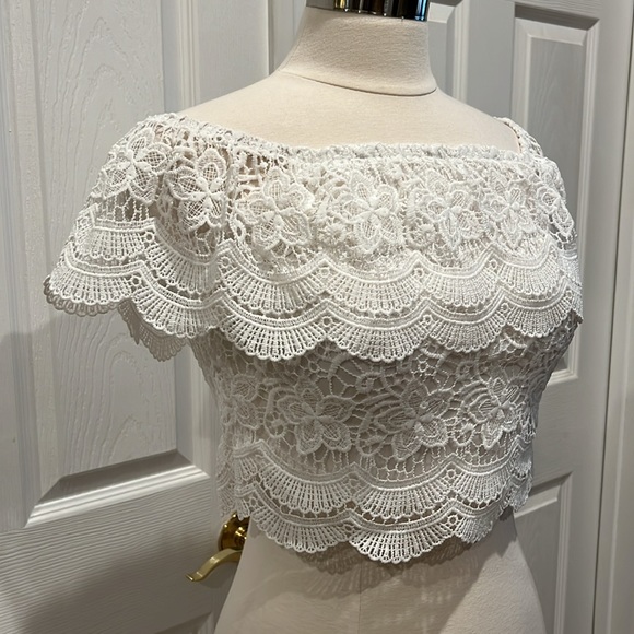 EUC AGACI Cropped Lacy Ruffle Off-The-Shoulder Top - Picture 6 of 14